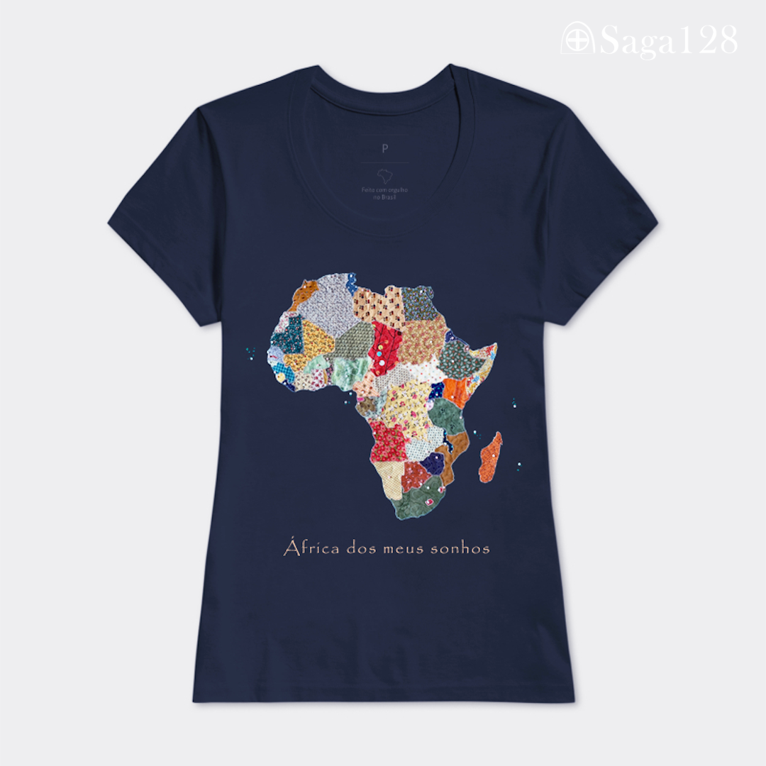 Camiseta feminina premium cristã na cor azul com estampa fotográfica de mapa da África em quilt e frase “África dos meus sonhos” - corte feminino