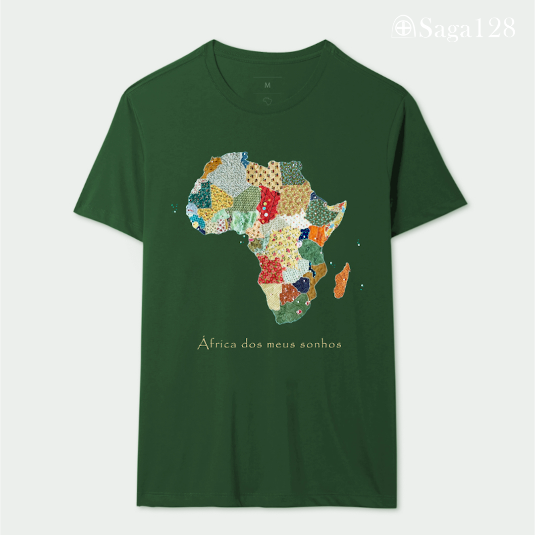 Camiseta feminina premium cristã na cor verde com estampa fotográfica de mapa da África em quilt e frase “África dos meus sonhos” - corte reto