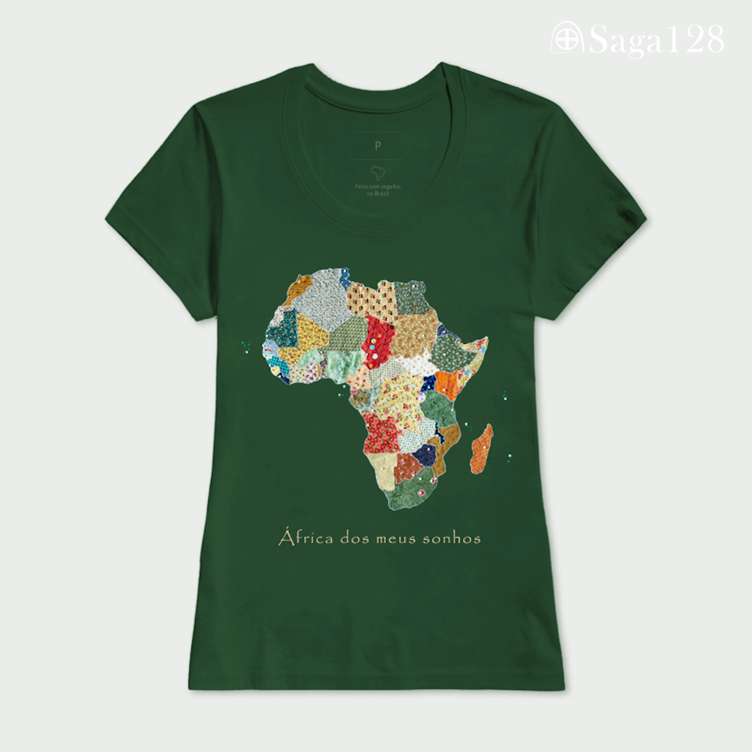 Camiseta feminina premium cristã na cor verde com estampa fotográfica de mapa da África em quilt e frase “África dos meus sonhos” - corte feminino