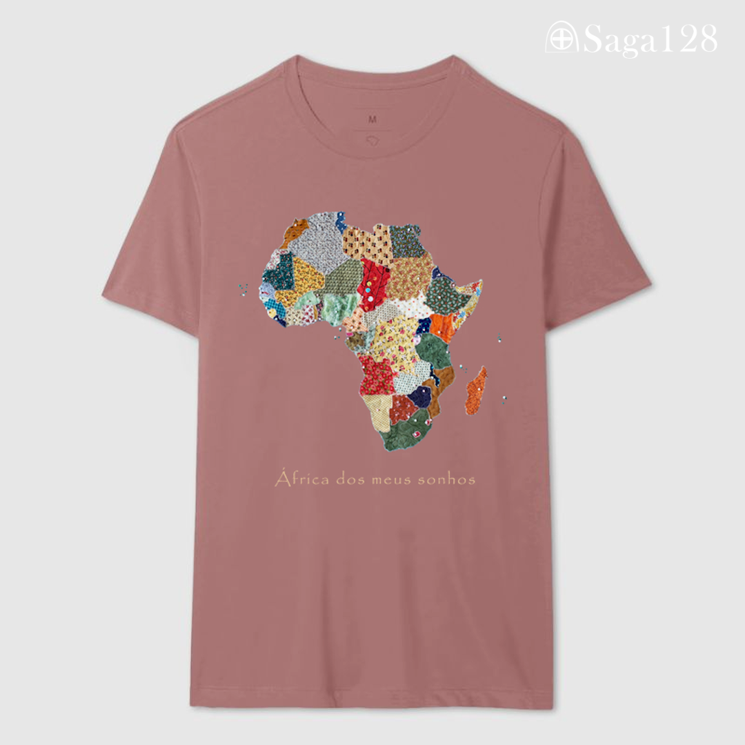 Camiseta feminina premium cristã na cor branca com estampa fotográfica de mapa da África em quilt e frase “África dos meus sonhos” - corte reto