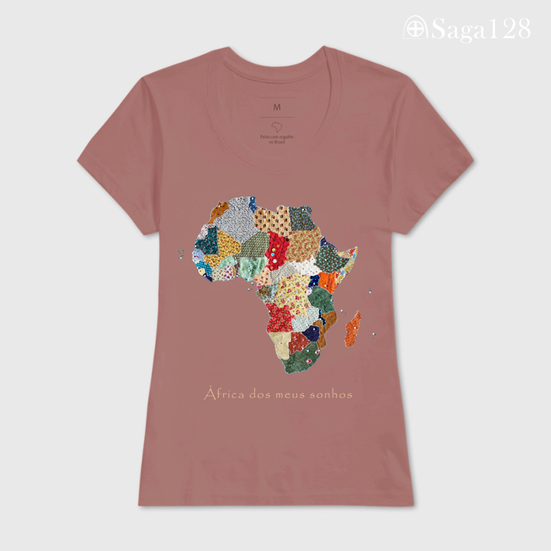 Camiseta feminina premium cristã na cor rosa com estampa fotográfica de mapa da África em quilt e frase “África dos meus sonhos” - corte feminino