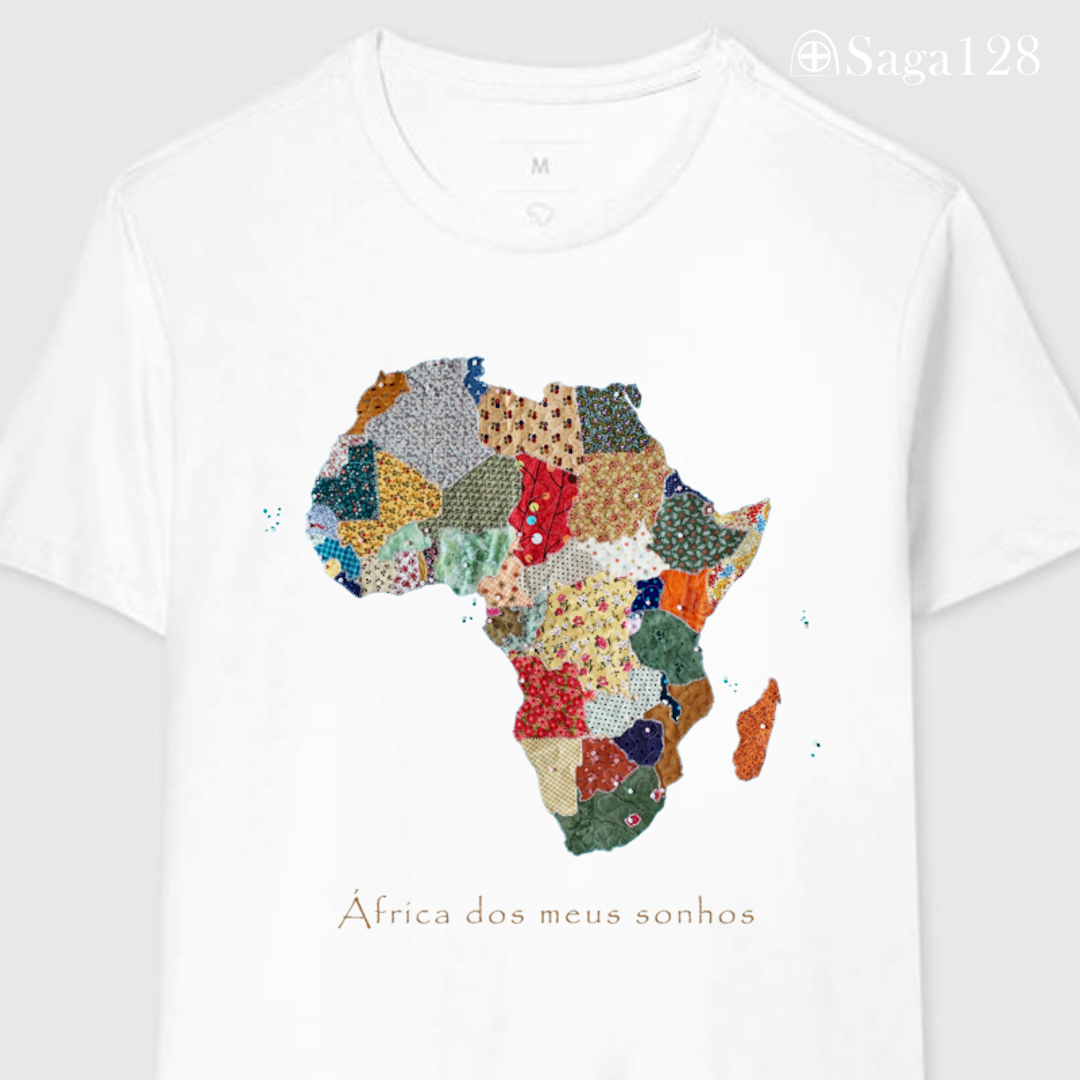 Camiseta feminina premium cristã na cor branca com estampa fotográfica de mapa da África em quilt e frase “África dos meus sonhos” - corte reto