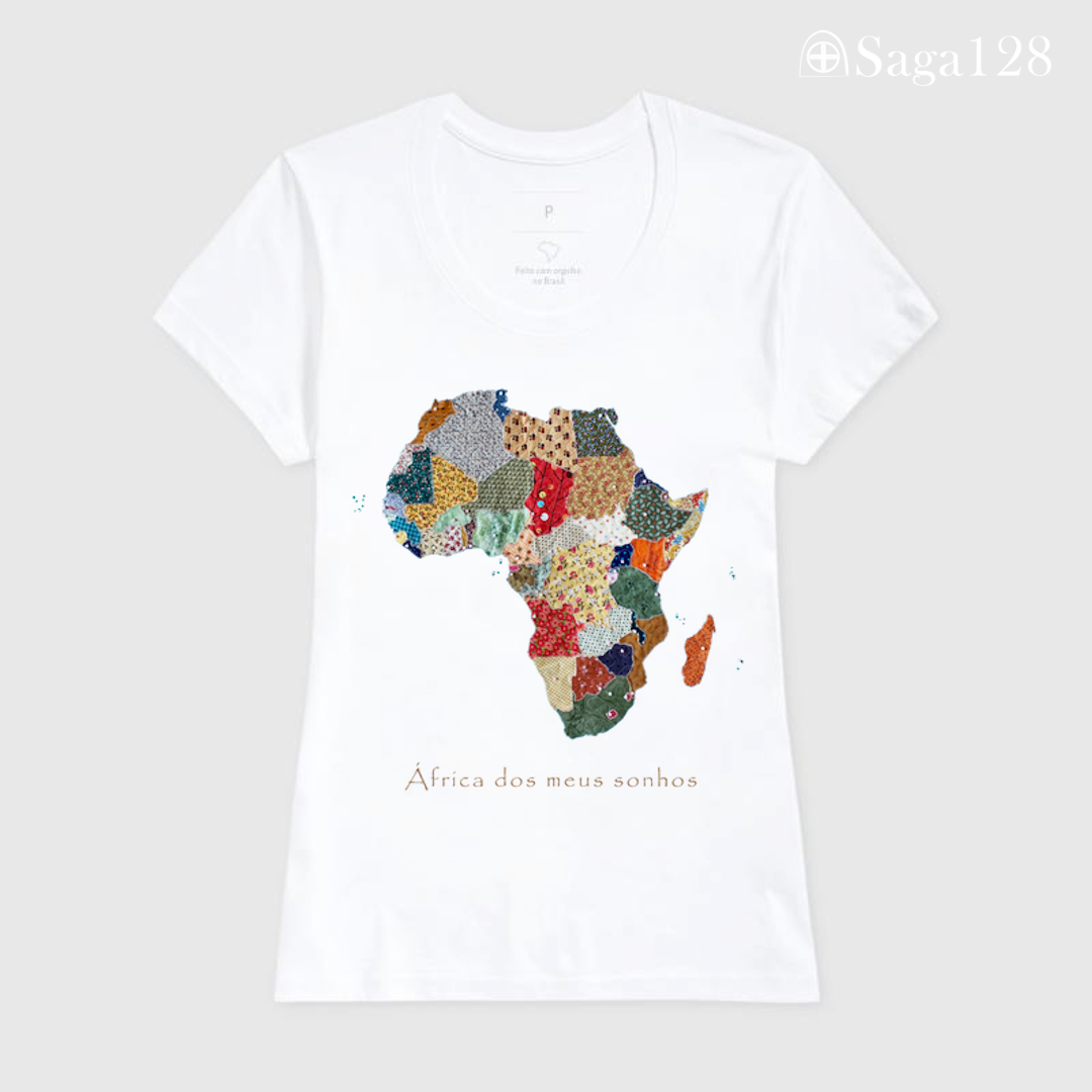 Camiseta feminina premium cristã na cor branca com estampa fotográfica de mapa da África em quilt e frase “África dos meus sonhos” - corte feminino
