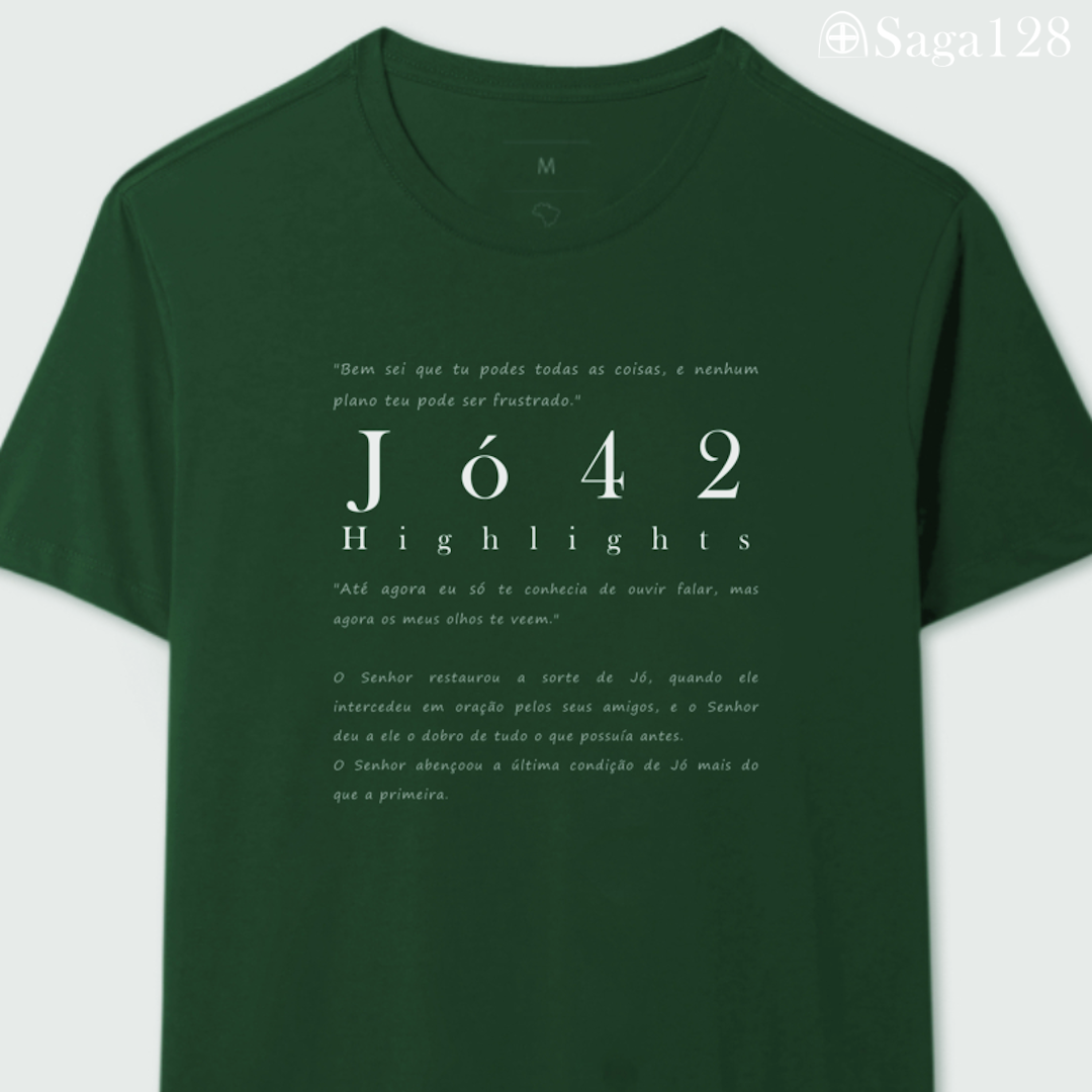 Camiseta cristã verde com estampa textual de Jó 42, visual sóbrio e elegante