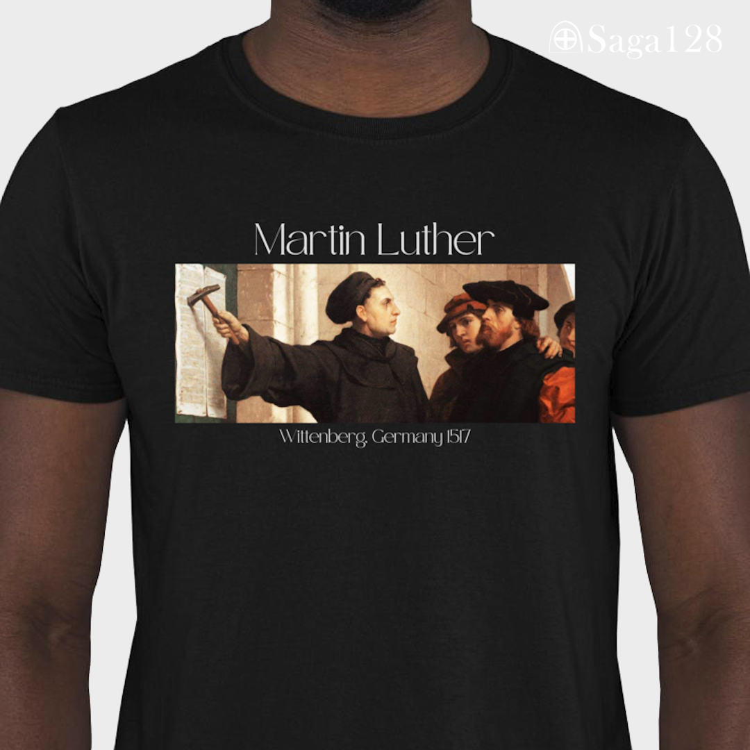 Homem com camiseta preta Reforma Martinho Lutero (Martin Luther) – Estampa inspirada na Reforma Protestante