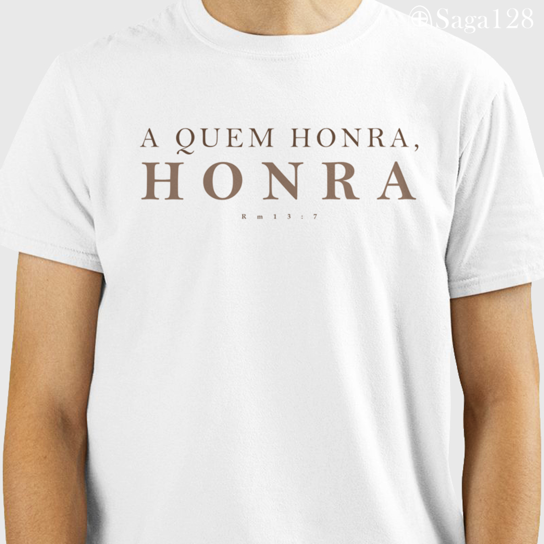 Homem cristão usando camiseta de algodão premium branca Romanos 13:7