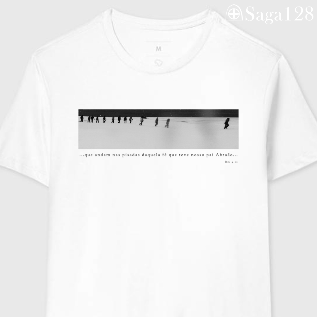 Camiseta cristã Romanos 4.12 branca com estampa em preto e branco sobre fé, liderança e coragem | Linha Premium