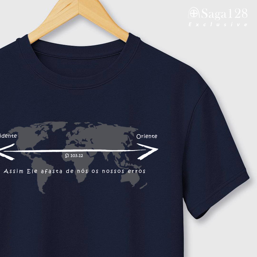 Camiseta cristã masculina azul com estampa do Salmo 103.12 e mapa mundi em algodão peruano – linha exclusive