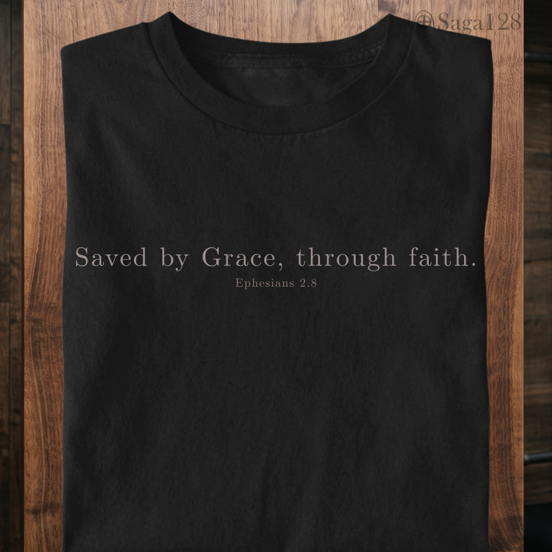 Camiseta 'Saved by Grace'