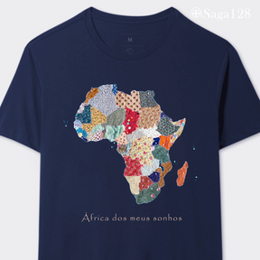 Camiseta feminina premium cristã na cor azul com estampa fotográfica de mapa da África em quilt e frase “África dos meus sonhos” - corte reto