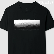 Camiseta cristã preta Atos 2.17 com estampa autoral em P&B sobre São José dos Campos | Linha Premium