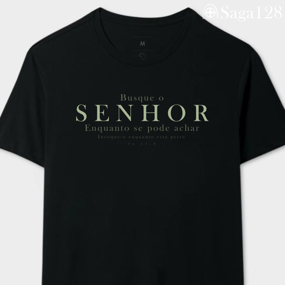 Camiseta cristã com estampa Isaías 55.6 em algodão premium – Visual leve, mensagem bíblica direta.