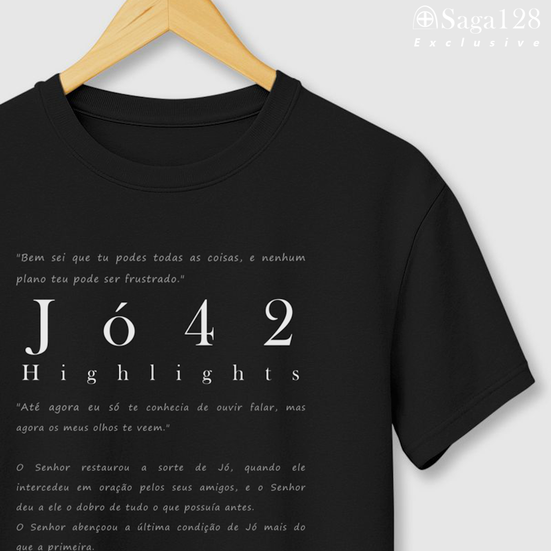 Camiseta cristã preta Jó42 Highlights com versículos bíblicos em design textual elegante – algodão peruano