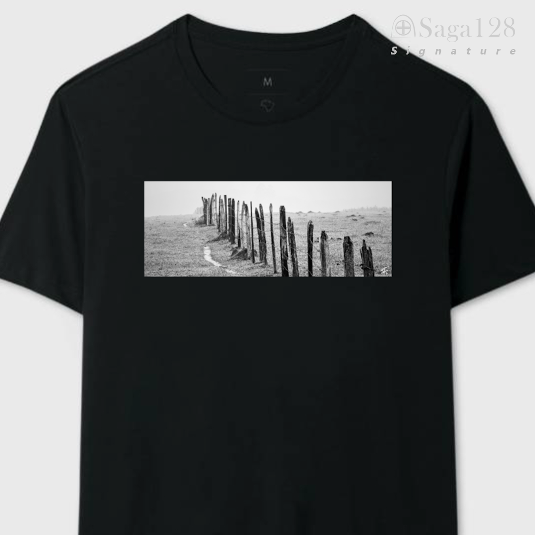Camiseta masculina preta da linha Signature com estampa fotográfica autoral artística com tema "Limites"