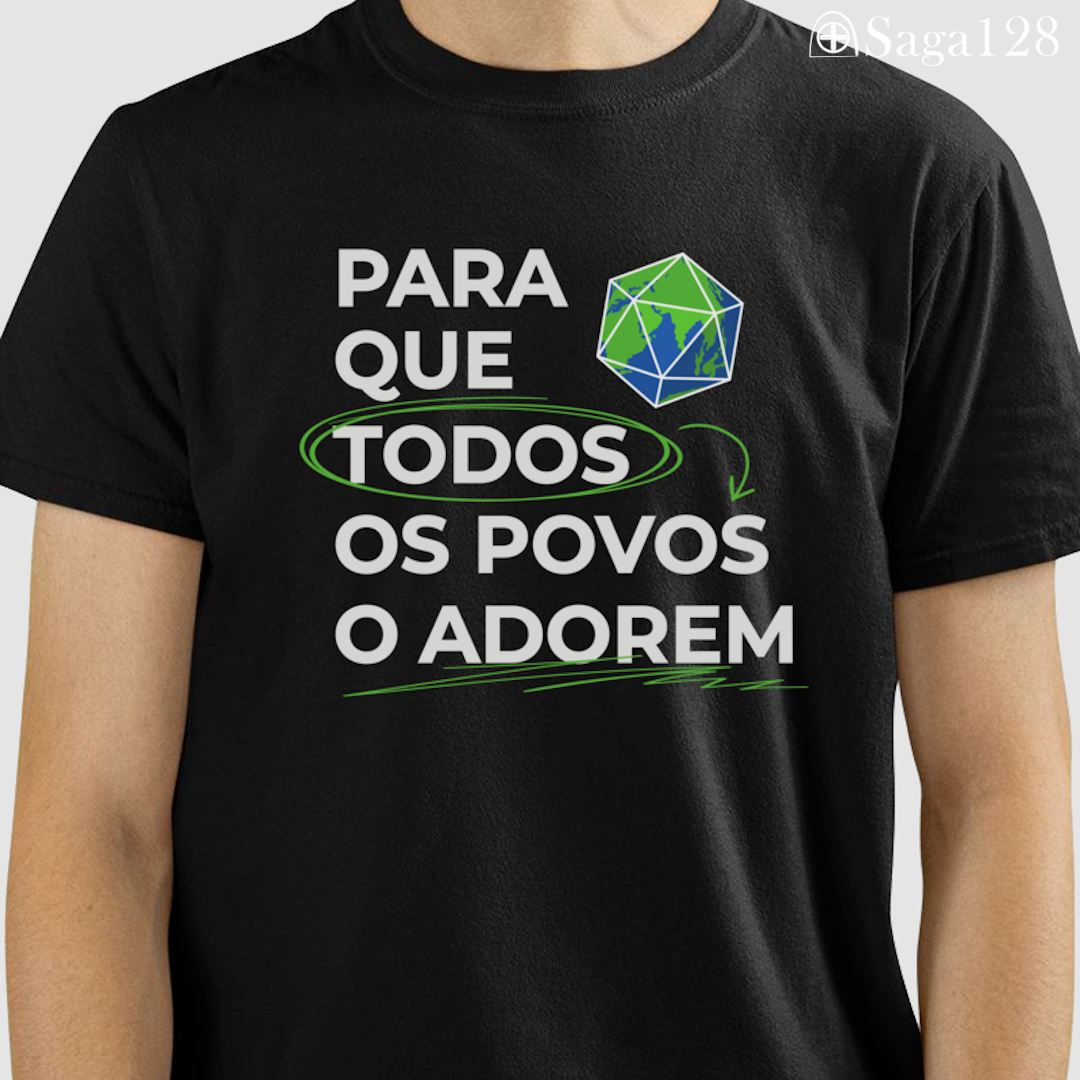 Homem com camiseta Perspectivas Brasil com estampa “Para que todos os povos o adorem”