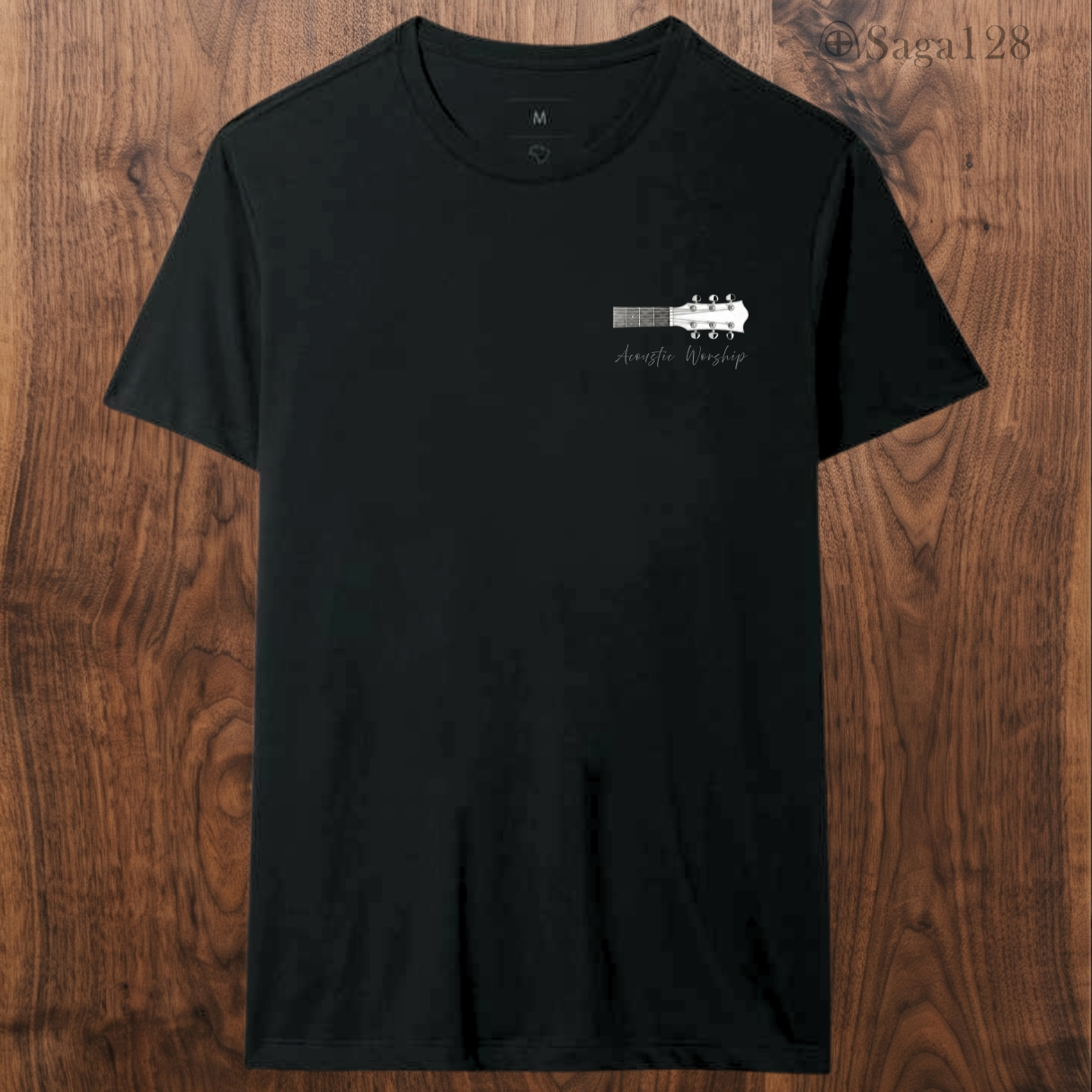 Camiseta preta da Saga128 para quem gosta de louvor acústico.