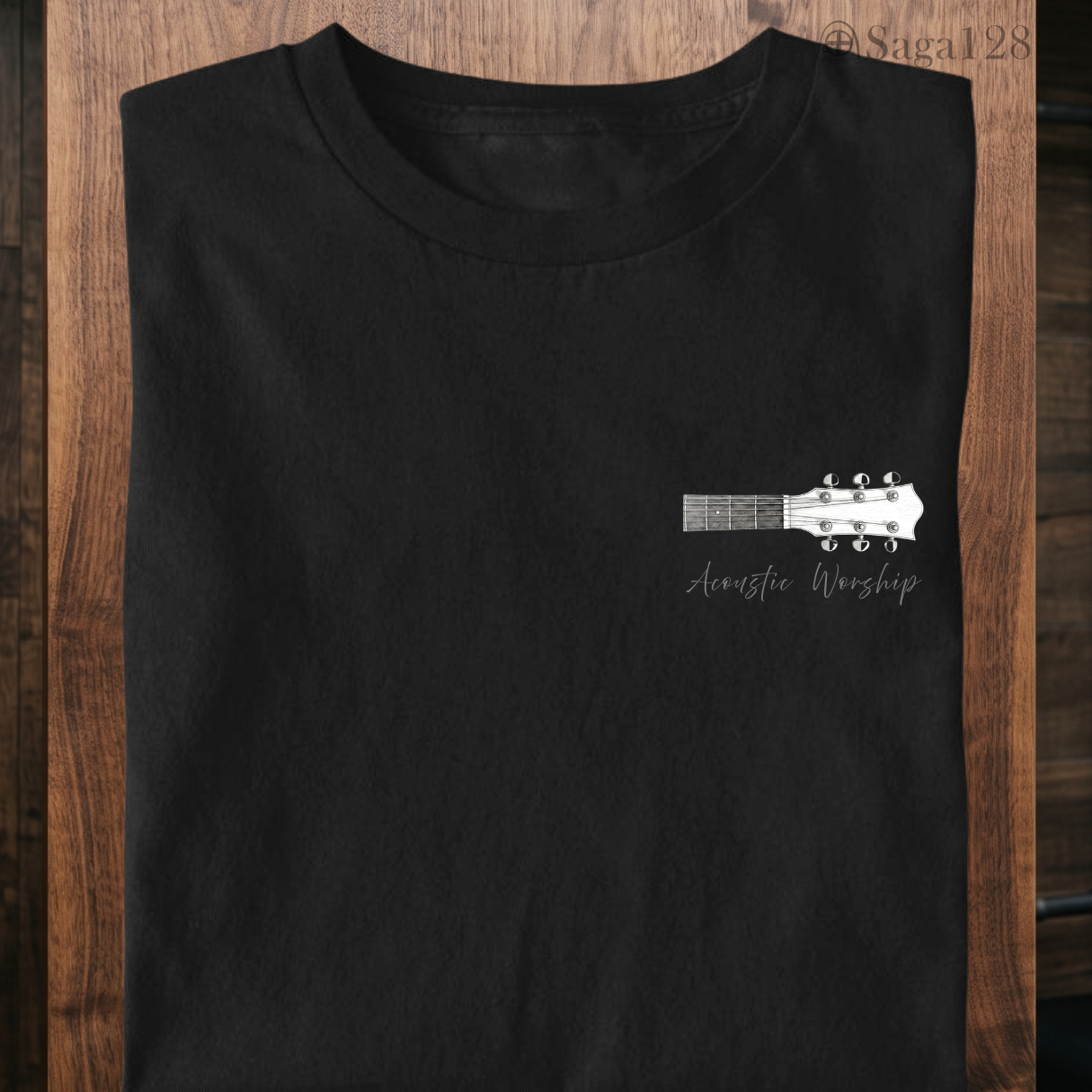 Camiseta preta da Saga128 para quem gosta de louvor acústico.