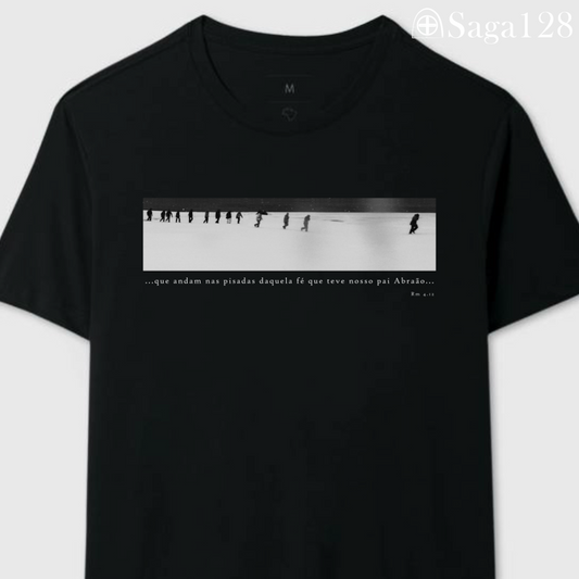 Camiseta cristã Romanos 4.12 com estampa em preto e branco sobre fé, liderança e coragem | Linha Premium