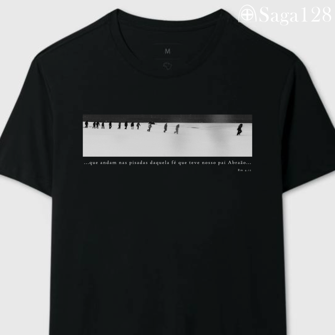 Camiseta cristã Romanos 4.12 com estampa em preto e branco sobre fé, liderança e coragem | Linha Premium