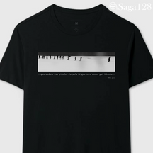 Camiseta cristã Romanos 4.12 com estampa em preto e branco sobre fé, liderança e coragem | Linha Premium