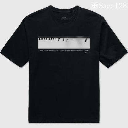 Camiseta oversized Romanos 4.12 com estampa conceitual preta e branca | Linha Oversized 195g
