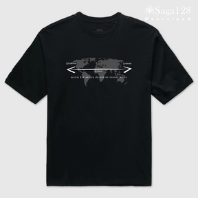 Camiseta oversized cristã com mapa e Salmo 103.12. Corte técnico confortável e visual sóbrio com identidade espiritual.