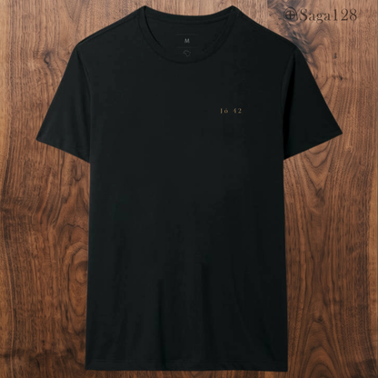 Camiseta cristã preta da Saga128 com estampa minimalista 'Jó 42'.